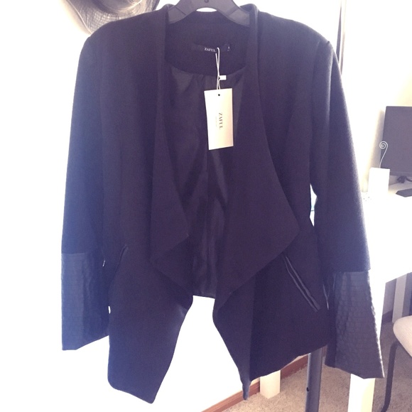 Black blazer with leather details - Picture 1 of 3